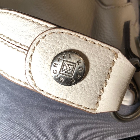 Michael Kors “winter white” soho handbag. - Picture 3 of 4